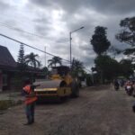 Jalan Kecamatan Ambulu Dalam Perbaikan, Berbagai Tanggapan Dan Harapan Pun Bermunculan