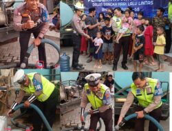 Hari Lalu Lintas ke-68 Ditlantas Polda Jatim Berikan Distribusi Air Bersih Kepada Warga